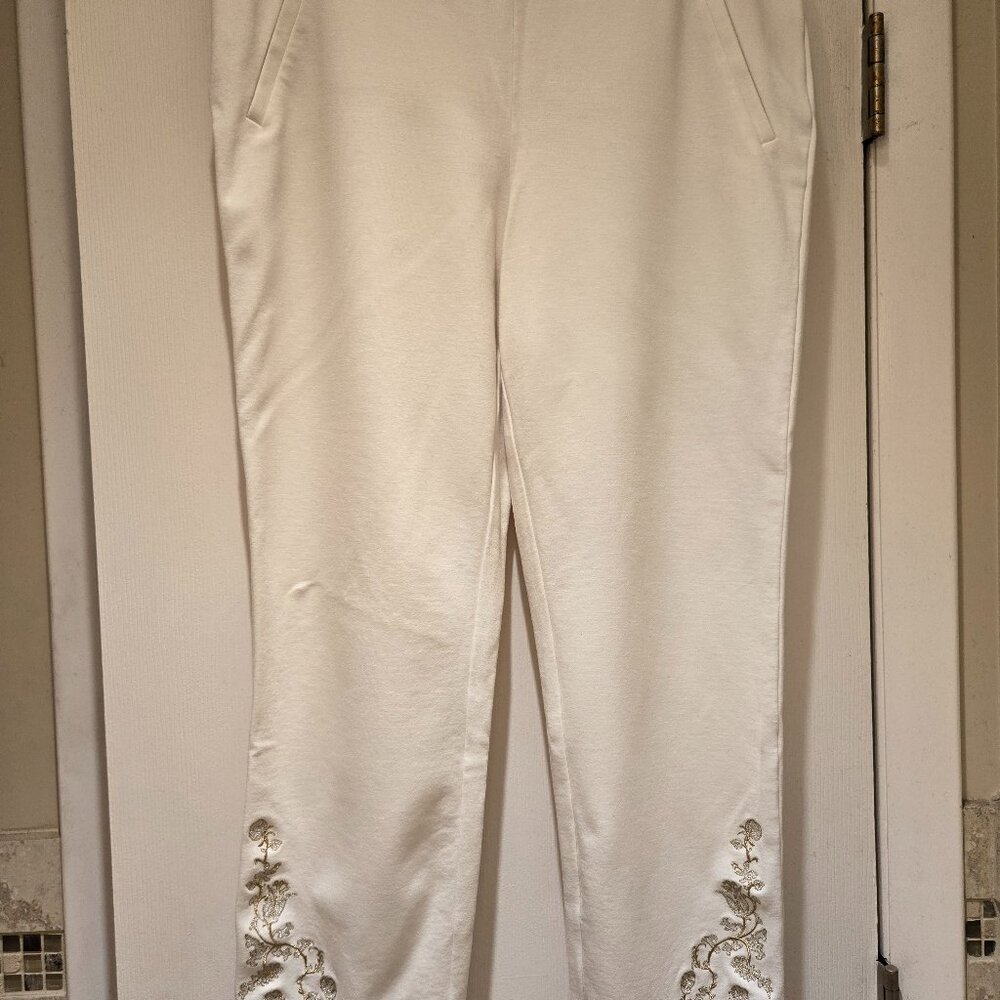 Chico's Fabulously Slimming pants size 1.5 FREE SHIPPING